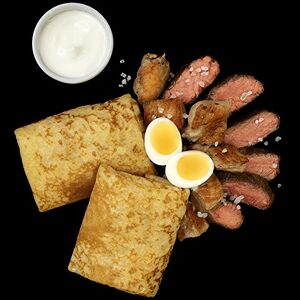 Блины с мясом и сметаной