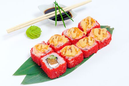 Теплый ролл с лососем