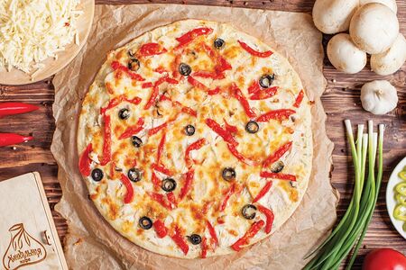 Пицца с курицей и грибами