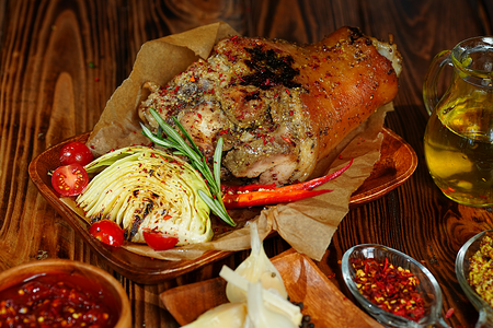 Рулька свиная в медово-горчичном соусе