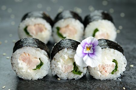 Малый ролл Копченая курица, лук, сыр