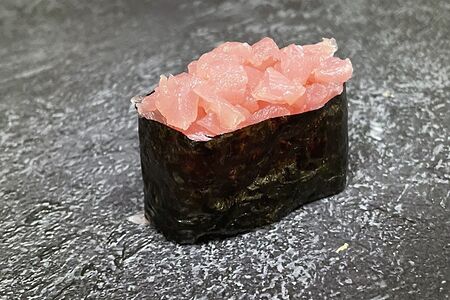 Гункан с тунцом