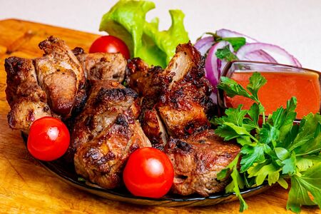 Порция сочного и нежного шашлыка из cвинoй шеи