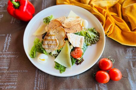 Цезарь с курицей