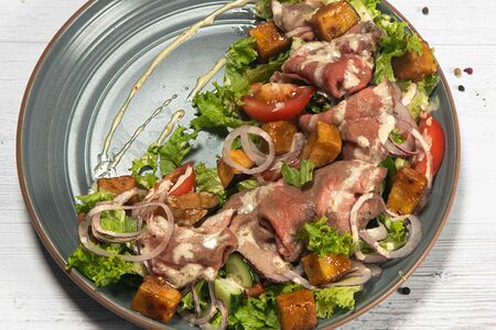 Салат с ростбифом и баклажанами