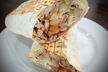 Шаурма с курицей и картошкой фри