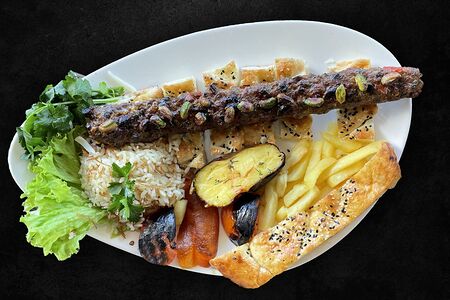 Адана-кебаб с фисташками