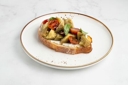 Брускетта с баклажаном