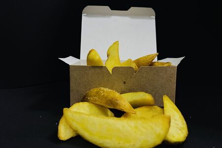 Картофельные дольки в кожуре