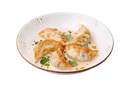 Гедза в соусе Том Ям