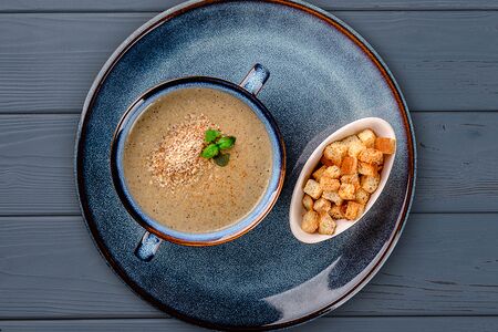 Крем-суп с курицей и грибами