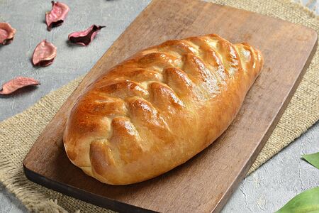 Пирожок с яблоком