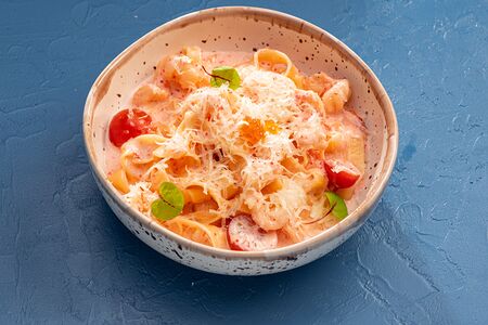 Феттуччине с креветками в икорном соусе