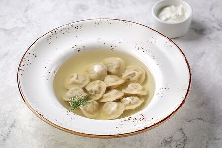 Пельмени домашние с куриным бульоном