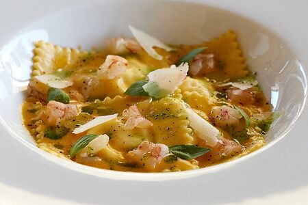 Равиоли с севиче из лангустина и креметте