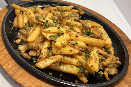 Картофель, жаренный c грибами