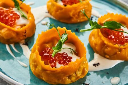 Манты с лососем