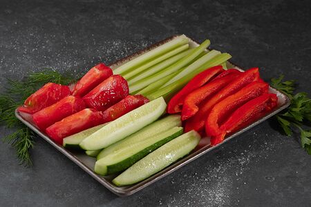 Ассорти из свежих овощей