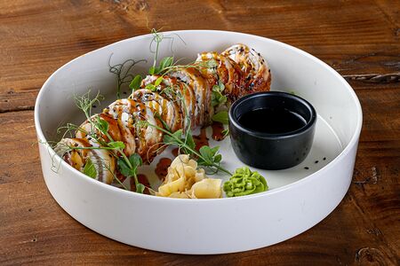 Блек ролл с угрем и копченным лососем