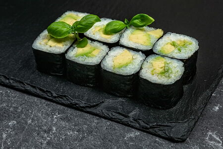 Маки с авокадо