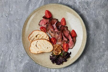 Ростбиф с томатами