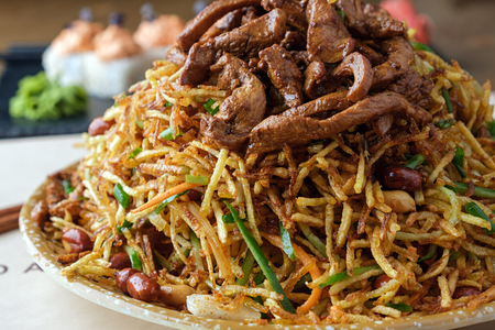 116 Салат из картофельной стружки с арахисом