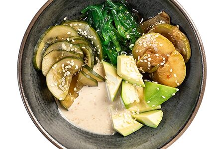 Салат с чукой и овощами