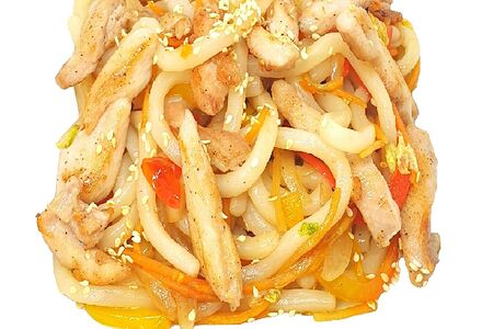 Удон лапша с курицей и овощами