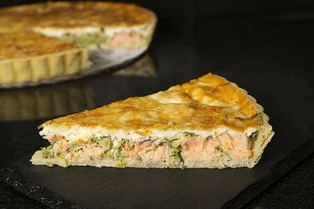 Киш с лососем