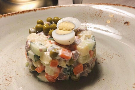 Салат Оливье с говядиной