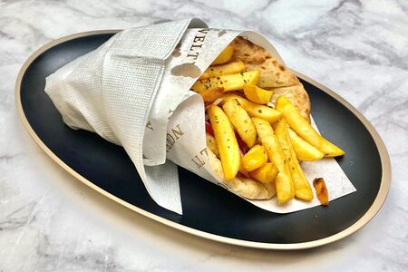 Пита с сыром халуми