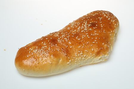 Пирожок с сыром и ветчиной