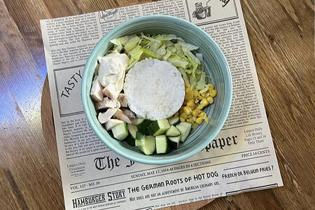 Поке с курицей и овощами