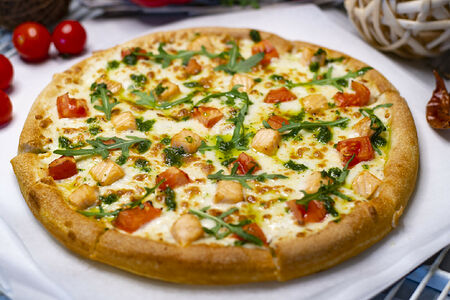 Лосось и Песто 26 см традиционное тесто