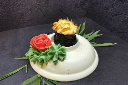 Суши с креветкой запеченные