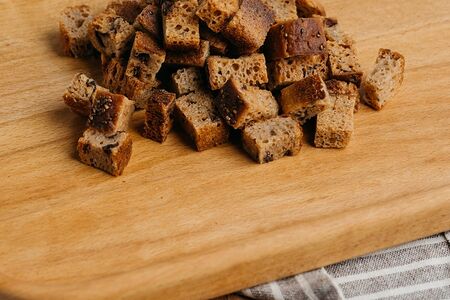 Сухарики зеленая гречка с черносливом и семенами чиа без глютена