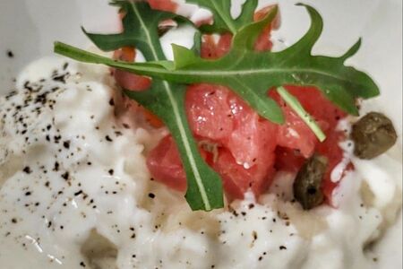 Ризотто с кремом из пармезана и тартаром из тунца