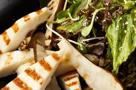 Салат с адыгейским сыром и грушей