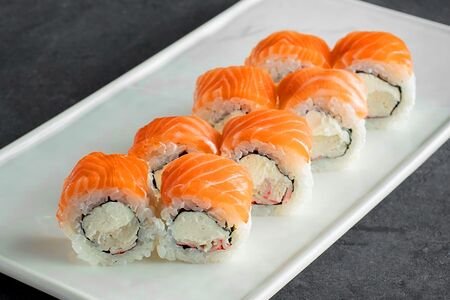 Ролл Филадельфия со снежным крабом