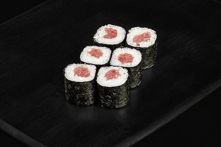 Традиционный ролл с тунцом