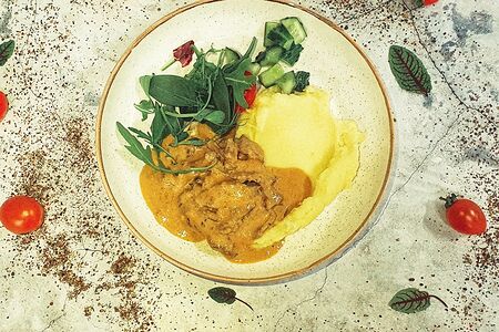 Бефстроганов с картофельным пюре