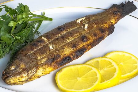 Форель радужная на мангале