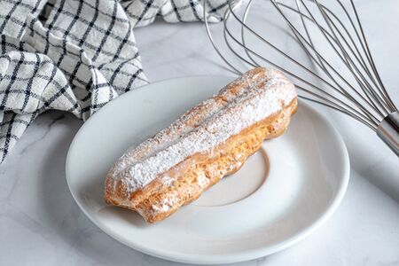 Эклер творожно-сливочный