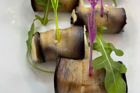 Рулетики из баклажанов с сыром