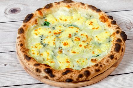 Пицца Груша-горгондзола