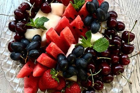 Фруктово-ягодная тарелка