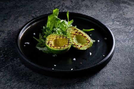 Авокадо на гриле