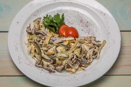 Салат с языком и тонким омлетом