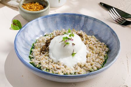 Гречотто с муссом из пармезана с яйцом пашот