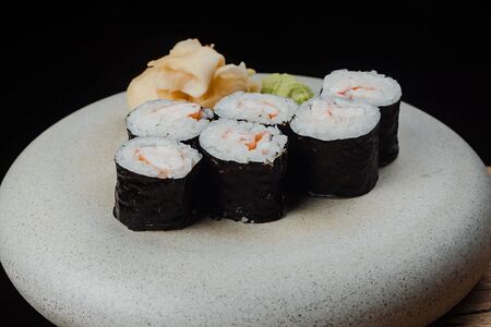 Маки с креветкой